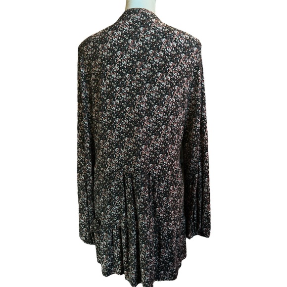 Wonderly EUC black pink gray and white patterned top. Size large - Picture 4 of 6